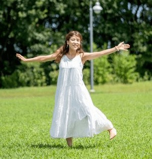 ハープ奏者のなおちゃん画像