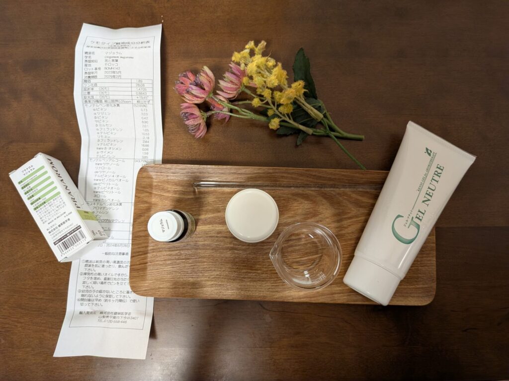 精油の成分分析表とジェル基材、精油を使った実習準備の様子