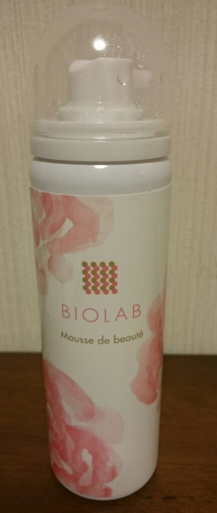 バイオラブ化粧品ムースドボーテのボトル写真。炭酸の泡が特徴の化粧水を単体で写した画像。