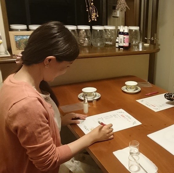 星読みセッションを受けられているお客様の様子